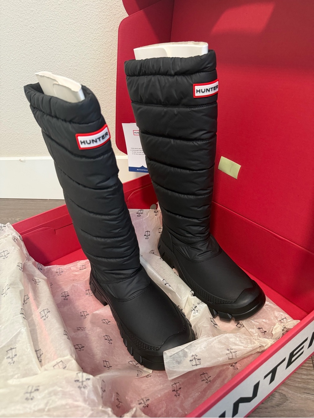Hunter women’s tall snow boots black size 7 NWT new in box waterproof